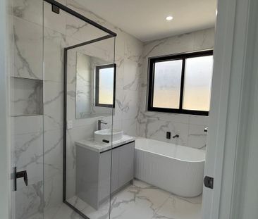 Modern Family Home in Mount Cottrell - Photo 2