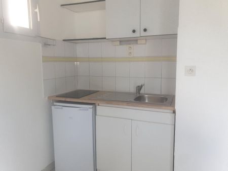Location Appartement 1 pièce 29m² NIMES 30000 - Photo 2