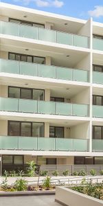 Lifestyle & Location! Spacious 2 bedroom Apartment - Photo 3