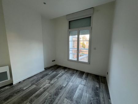 BEL APPARTEMENT F1 BIS AU COEUR DU CENTRE VILLE - Photo 2