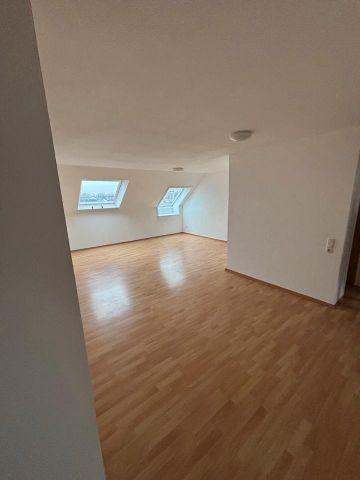 Großzügige Dachgeschosswohnung in zentraler Lage in Knetterheide - Photo 2