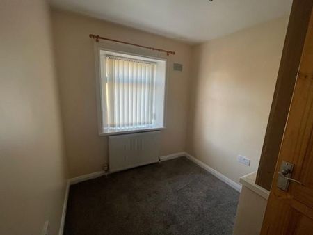 2 bedroom end of terrace house to rent - Photo 3