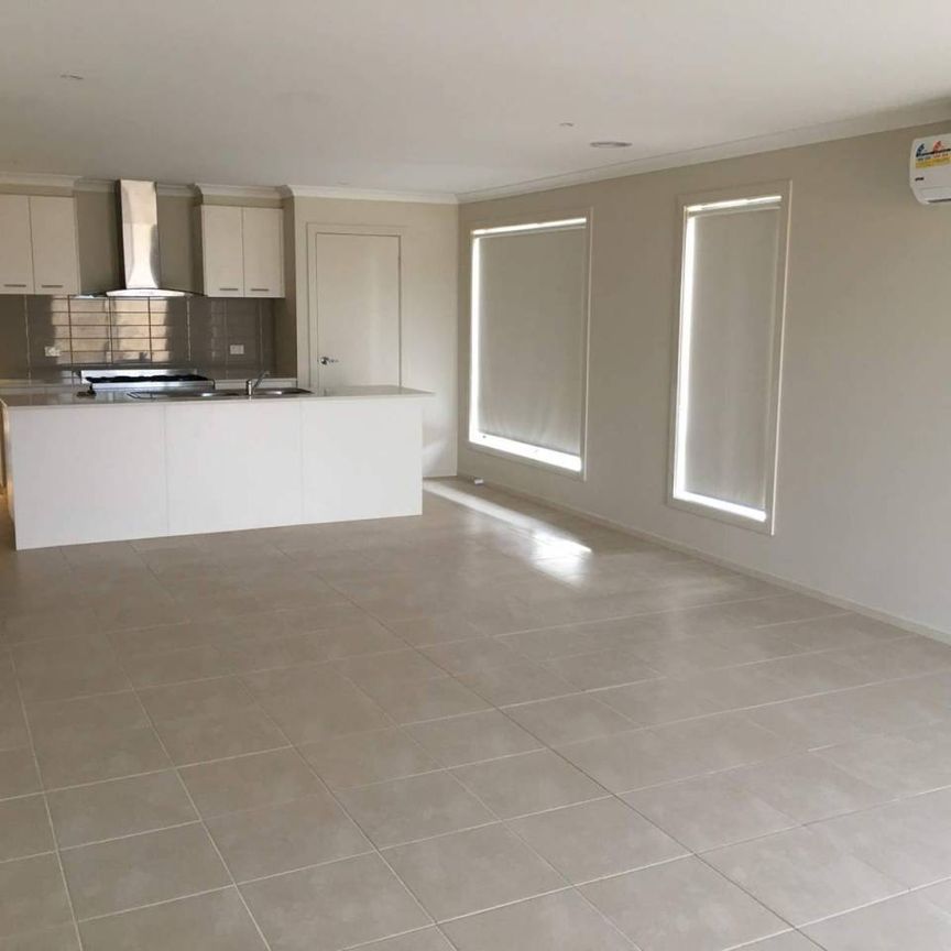 MODERN SPACIOUS FOUR BEDROOM HOME - Photo 1