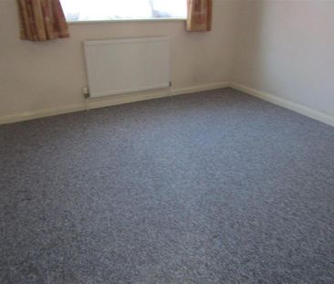 2 bedroom semi-detached bungalow to rent - Photo 2