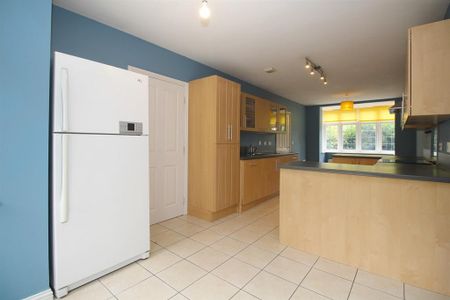 4 bedroom terraced house to rent - Photo 3