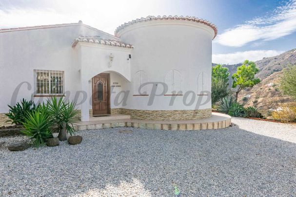 Country Property in Arenas, Inland Andalucia in the mountains - Photo 1