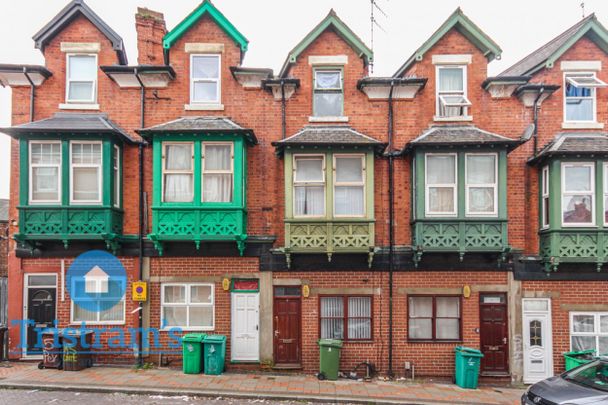 4 bed Mid Terraced House for Rent - Photo 1