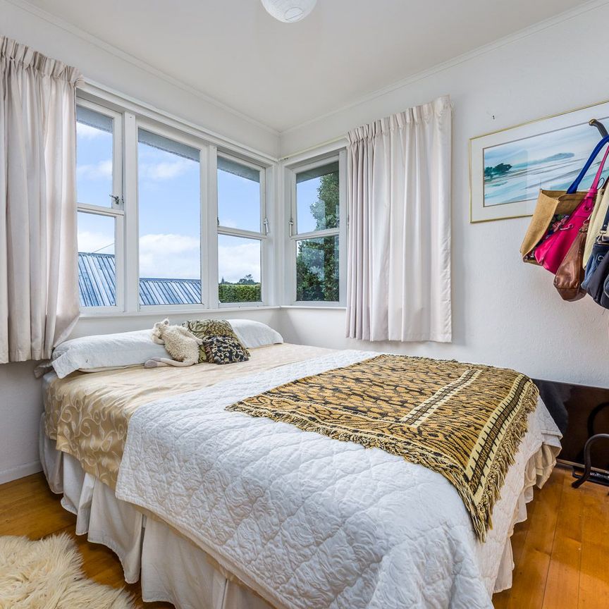 Comfortable Family Living in Sunnynook - Photo 1