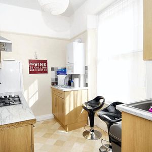 Napier Terrace, Flat 2, Plymouth - Photo 2