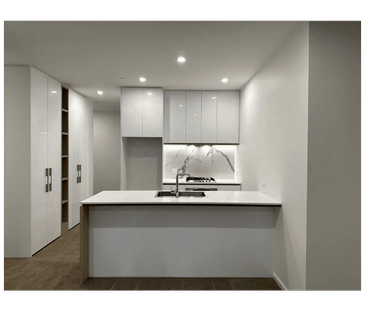 Contemporary City-Edge Apartment with Parking, Pool & Gym - Photo 5