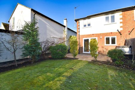 3 bedroom semi-detached house to rent - Photo 3