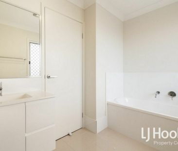 Great Location - Two Living Zones - 3 x Split System AC - Photo 6