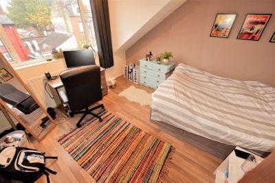 4 bedroom House in Brudenell Avenue, Leeds - Photo 4