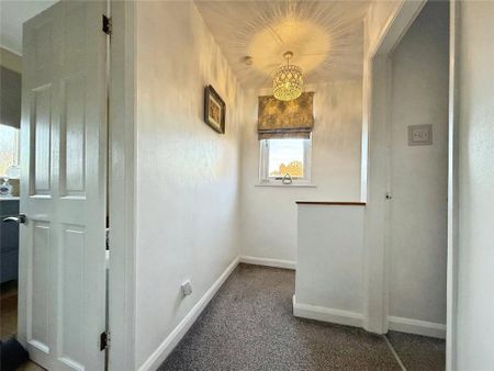 3 bedroom detached house to rent - Photo 2