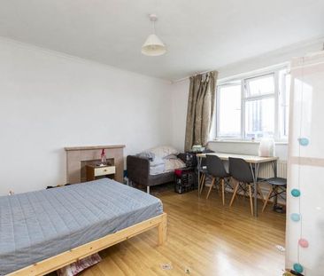 Perfect for 3 sharers and located in old street a zone 1 location - Photo 1