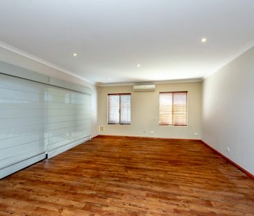 Spacious Family Home with Character and Comfort - Photo 4