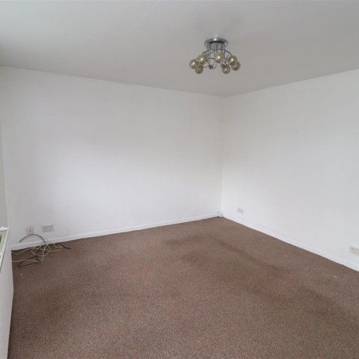 2 BED Flat To rent - Photo 1