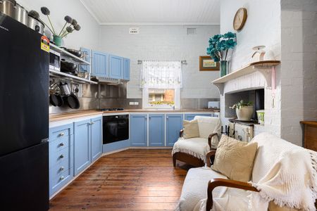 Character, Convenience & Charm – Just Steps From Albury Cbd - Photo 5