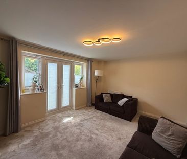 Lyons Drive, CV5 9PP, Coventry - Photo 2