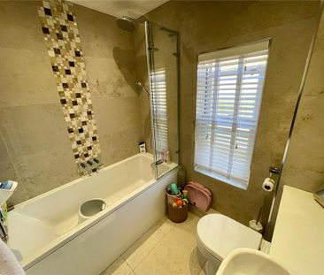 4 bedroom detached house to rent - Photo 2