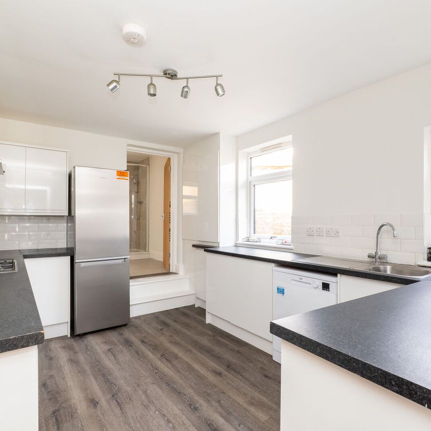 Lower Road, Sutton, SM1 - Photo 1