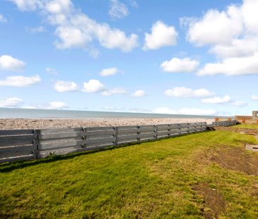 Seafields, East Bracklesham Drive - Photo 2