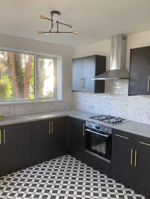 Large First Floor Front Room – Norfolk Street - Photo 1
