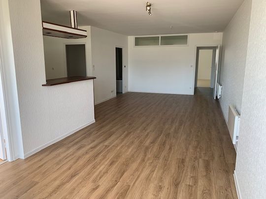 A louer très grand T5 110 M2 avec trois chambres et grand salon/séjour saint Anne du Portzic-Technopole - Photo 1