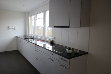 SUPERBE APPARTEMENT de 4.5 pièces / SEHR SCHÖNE 4.5-Zimmer-Wohnung - Foto 4