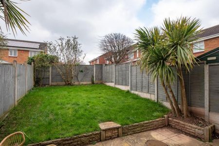 3 bedroom end of terrace house to rent - Photo 4