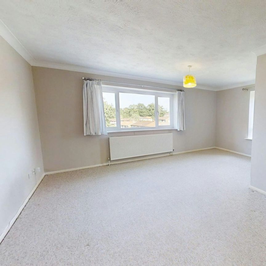 Flat to rent on - Photo 1