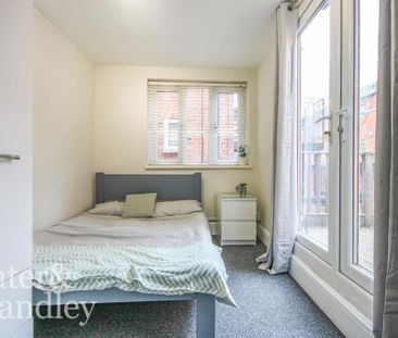 1 bedroom in a house share to rent - Photo 2