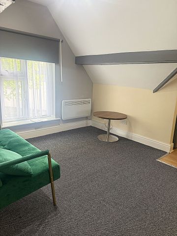 £700 PCM, Furnished One Bedroom Second Floor Flat in Richmond Road, Roath, Cardiff, CF24 3BS - Photo 5