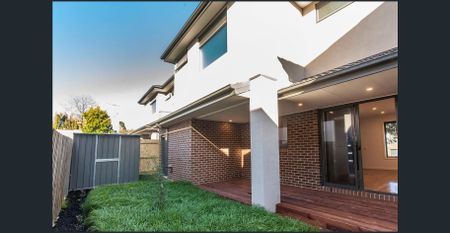 DOUBLE STOREY TOWNHOUSE WITH OWN STREET FRONTAGE - Photo 4