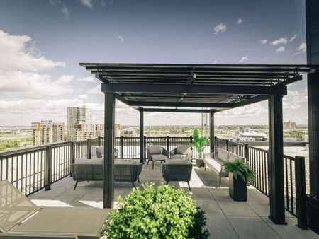 2255 Boulevard Daniel-Johnson, Laval, QC - Photo 5