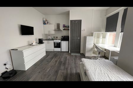 Studio Flat, Putney Bridge Road, SW15 - Photo 5