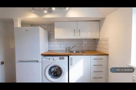 Studio to rent - Photo 5