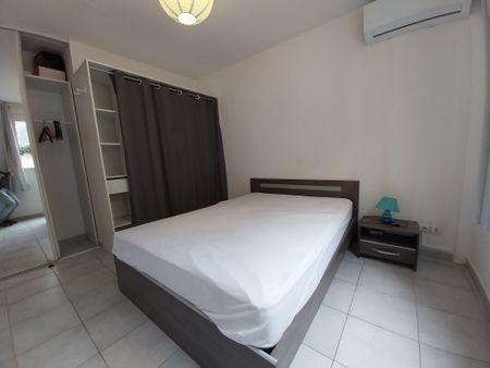 Location Appartement 2 pièces 42m² ST DENIS 97490 - Photo 3