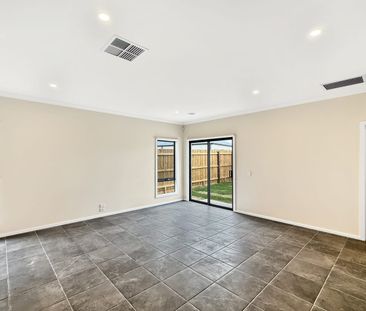 🏡 Brand New 4-Bedroom House in Eynesbury - Photo 1