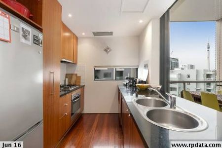 MODERN AND SPACIOUS 1 BED +STUDY or 2 bedrooms APARTMENT IN THE BEST STREET, LOCKUP STORAGE CAGE - Photo 3