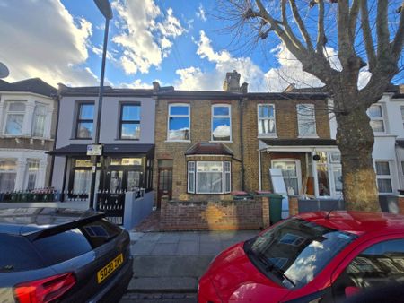 Guide Price £2,500 pcm - Available Now - Part Furnished - Photo 3
