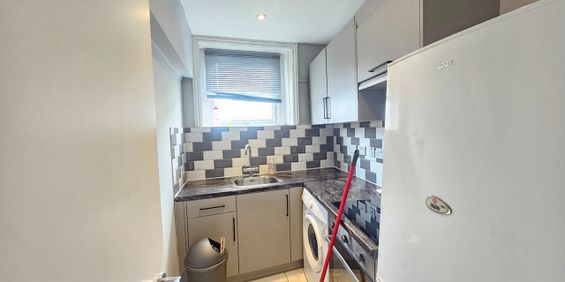 Studio Flat, Clifford Road, SE25 - Photo 3