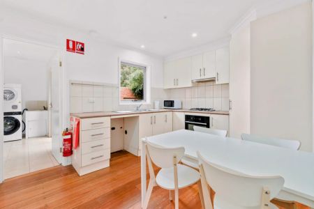 9 Risdon Drive, Melbourne - Photo 2