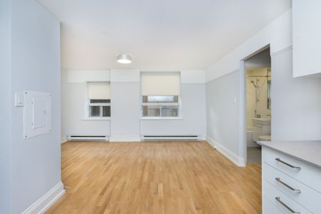 110 Oriole Parkway - Photo 2