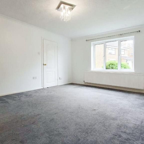 4 bedroom detached house to rent - Photo 1