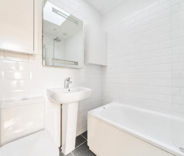 2 bedroom end of terrace house to rent - Photo 3