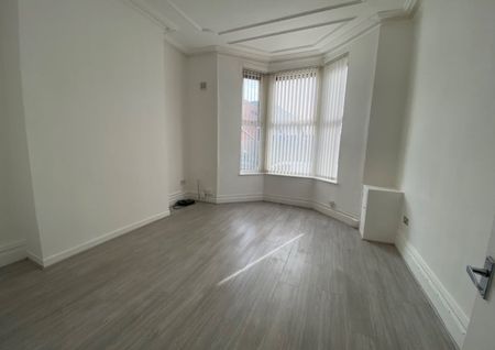 1 Bed Flat, Spellow Lane, L4 - Photo 5