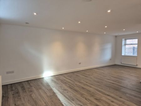 3 Bed Detached House, Derby Lane, L13 - Photo 2