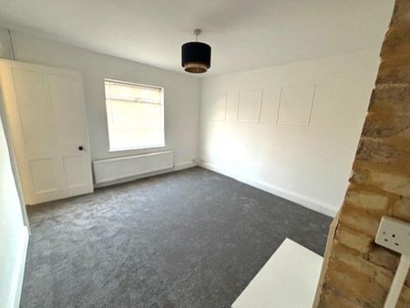 3 bedroom detached house to rent - Photo 4