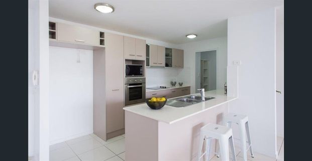 STUNNING 2 BEDROOM UNIT IN CENTRAL LOCATION! - Photo 1